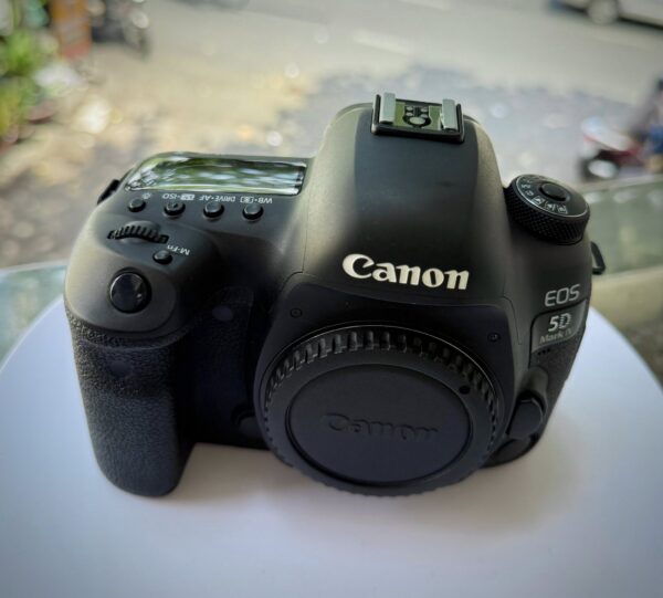 Canon 5D Mark IV + Lens 24-70mm f/4 - Hình ảnh 3