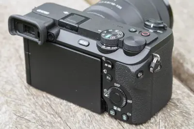 Mô tả Sony A6700