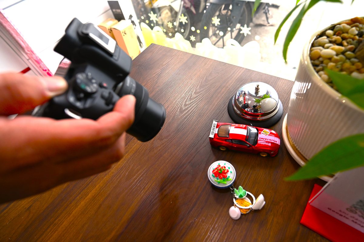 Canon R50 khoảng cách lấy nét tối thiểu